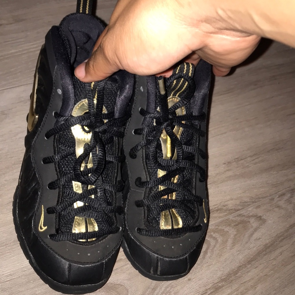 black and gold foamposits